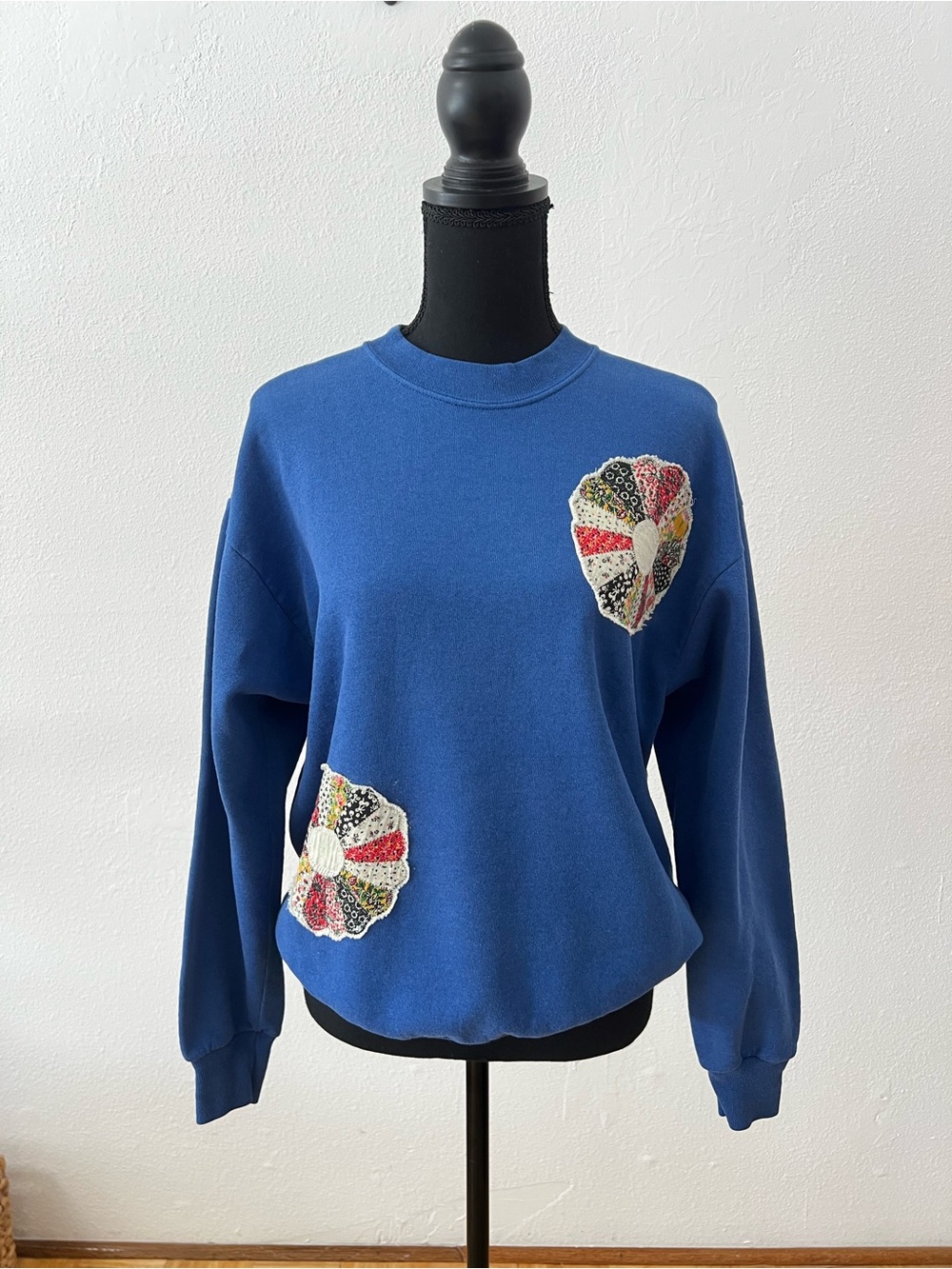 Vintage Crewneck Sweatshirt Upcycled Dresden Plate Quilt Block Applique Cottage